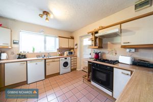 Kitchen- click for photo gallery